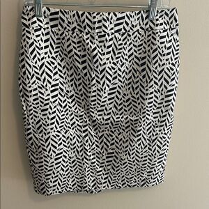 NEW Ann Taylor LOFT Black & White Geometric Skirt Size 6